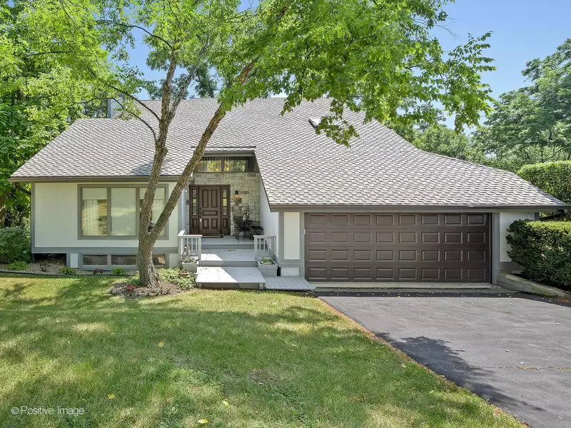 5N961 Ravine DR, St. Charles, IL 60175