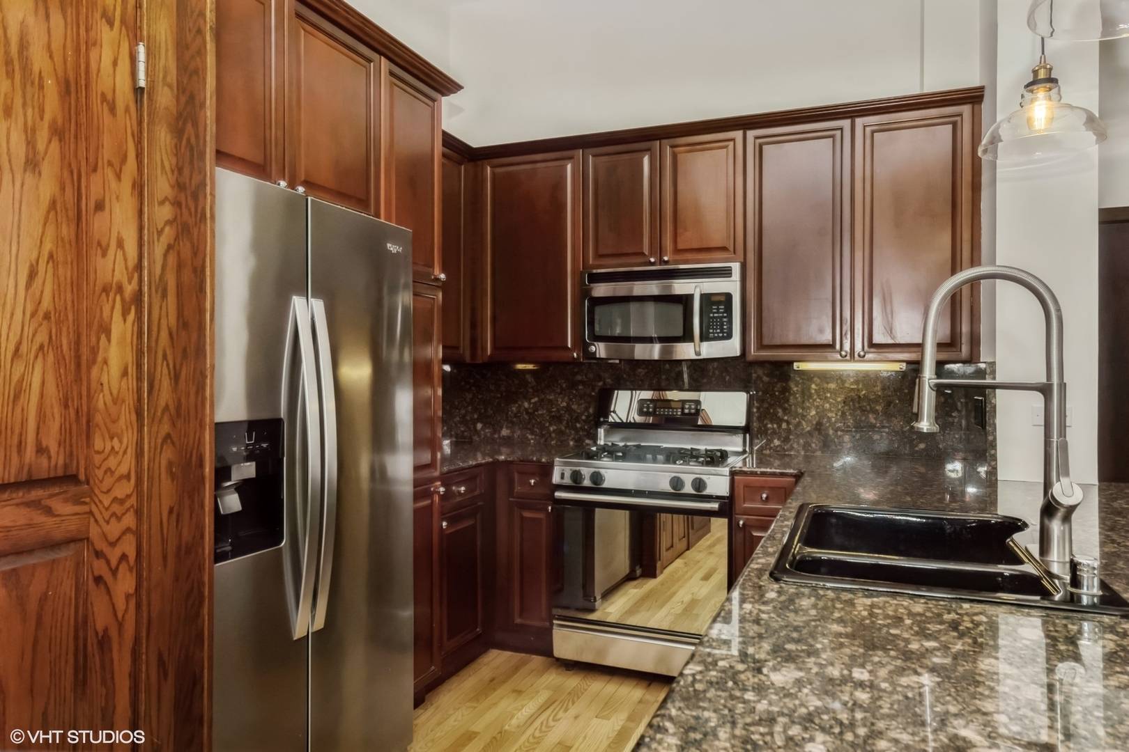 Chicago, IL 60610,333 W HUBBARD ST #1002