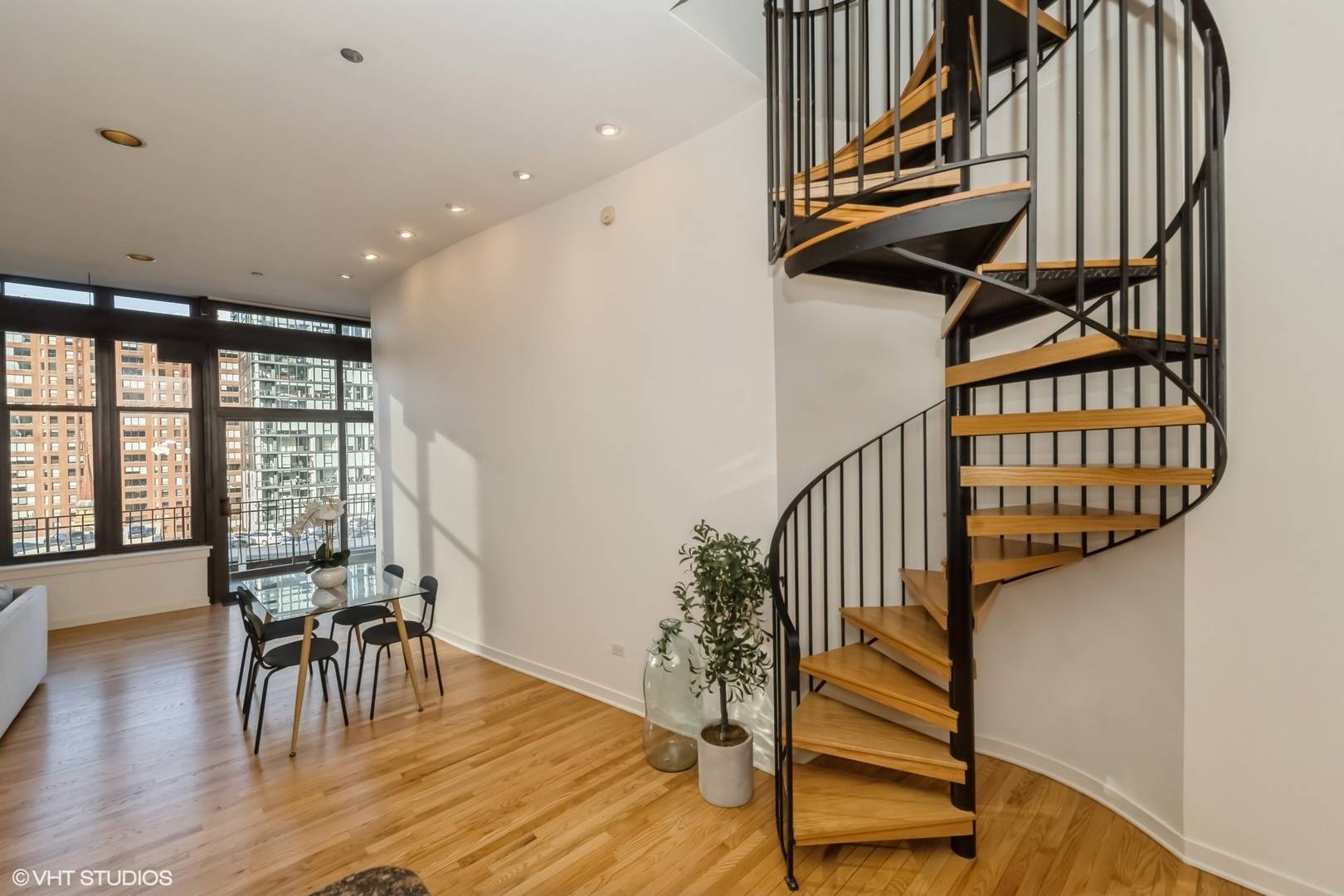 Chicago, IL 60610,333 W HUBBARD ST #1002