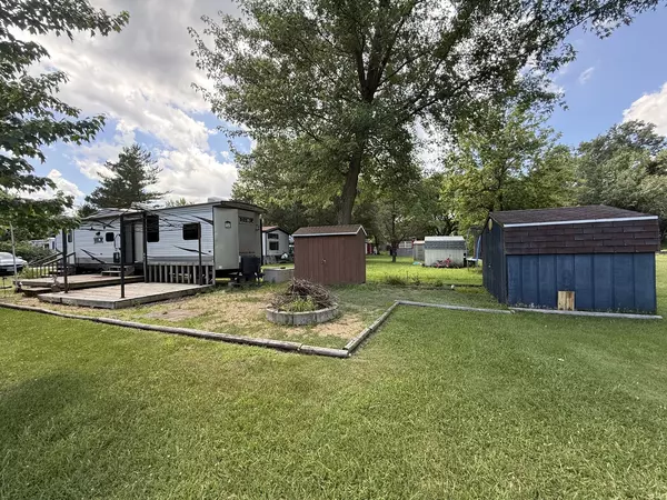 28-60 Woodhaven Lakes, Sublette, IL 61367