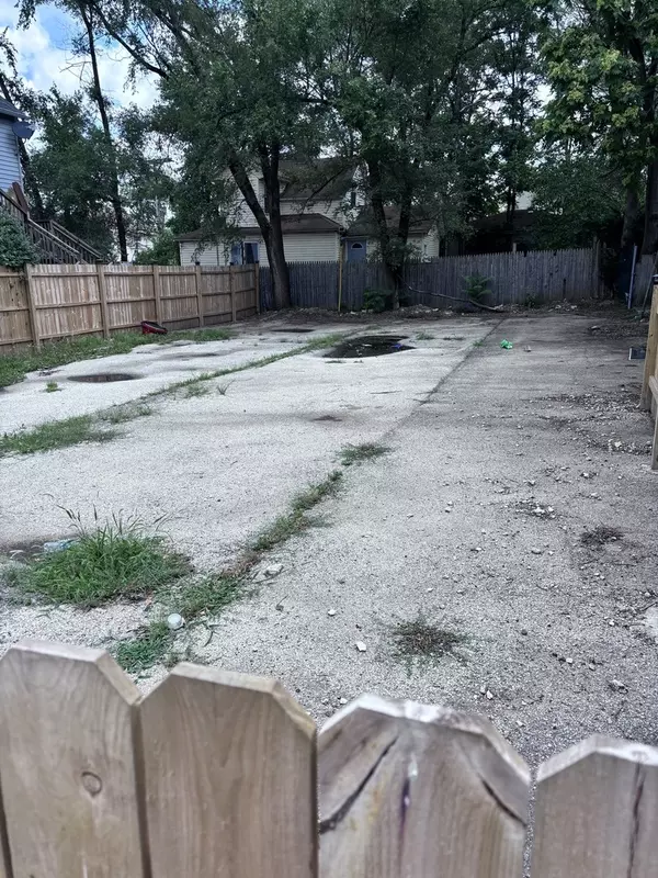 Joliet, IL 60435,320 N Hickory ST