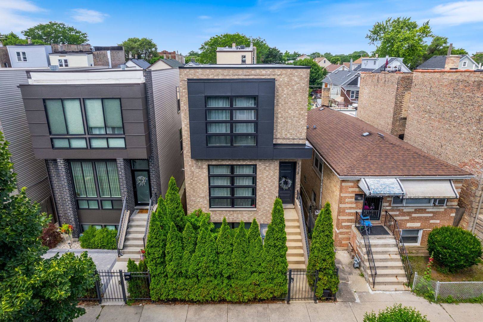 1728 N Mozart ST, Chicago, IL 60647