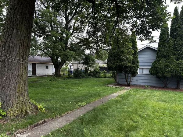 Lyons, IL 60534,3948 Amelia AVE