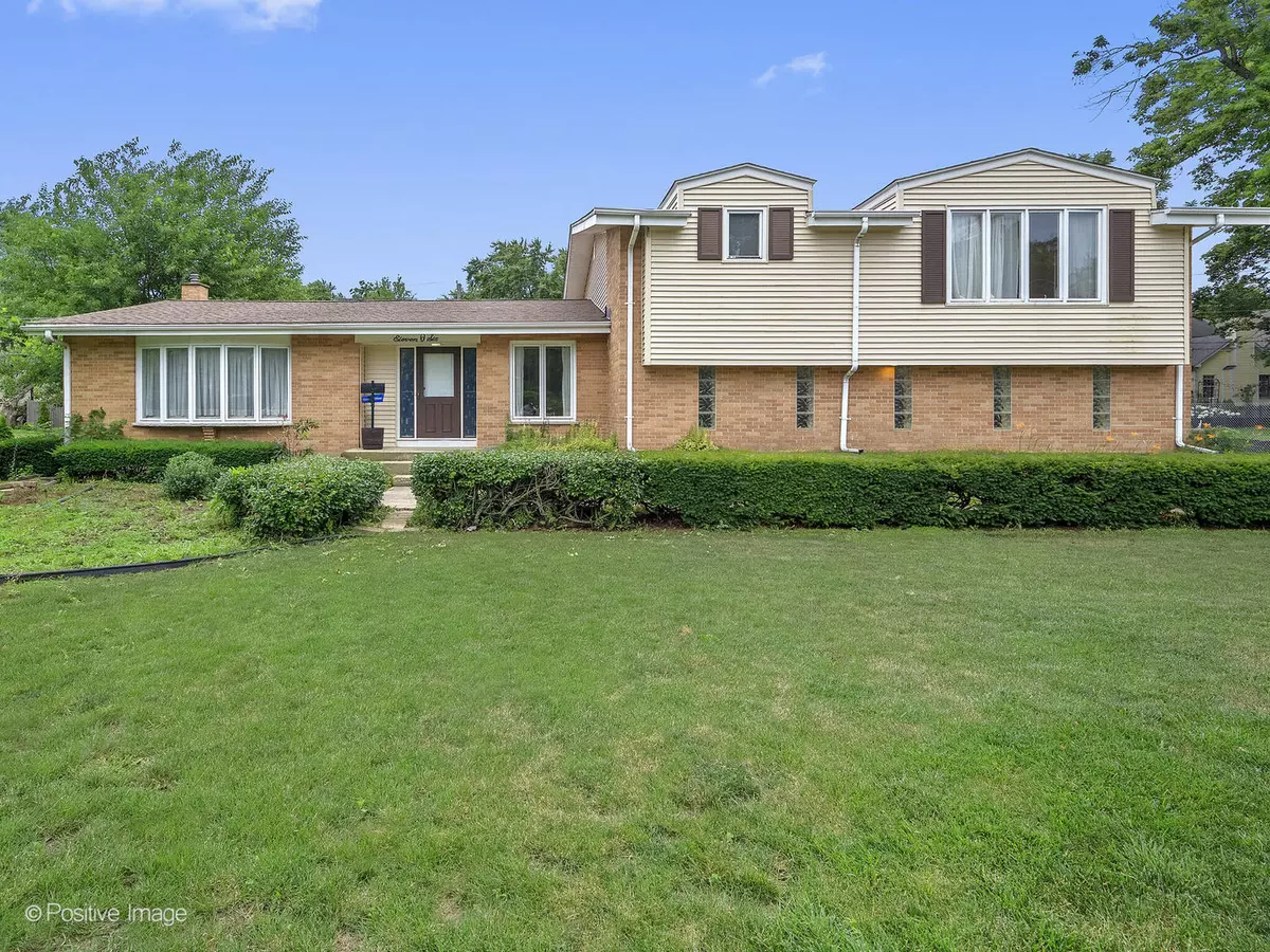 Wheaton, IL 60187,1106 E North Path