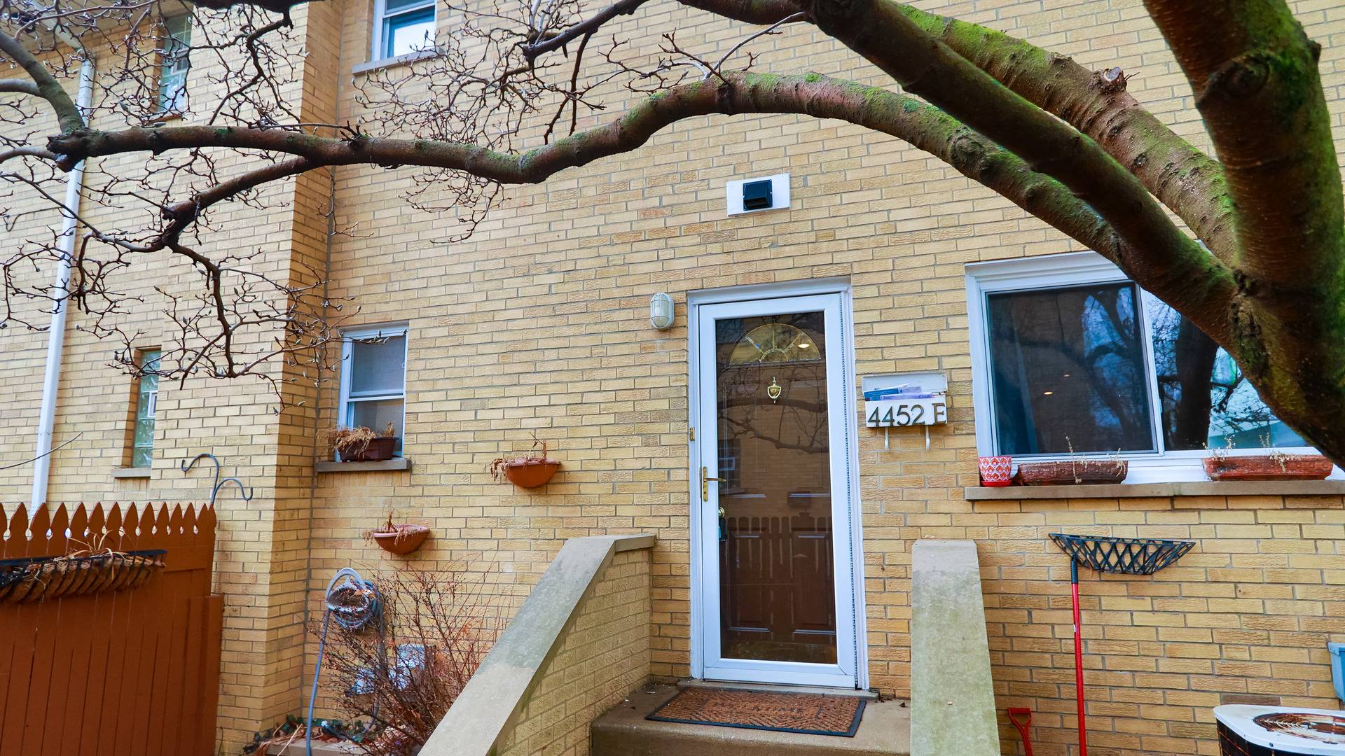 4452 W Dakin ST #E, Chicago, IL 60641