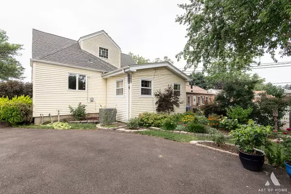 Elmhurst, IL 60126,421 W Verret ST