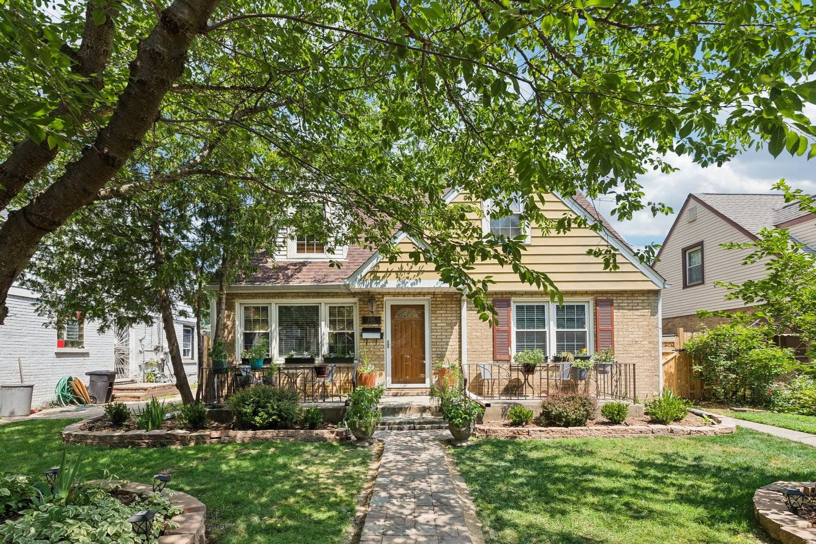 2321 Lee ST, Evanston, IL 60202