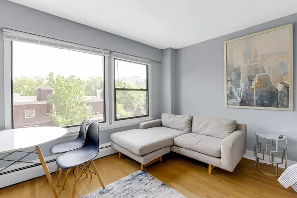 Chicago, IL 60640,4880 N Marine DR #404