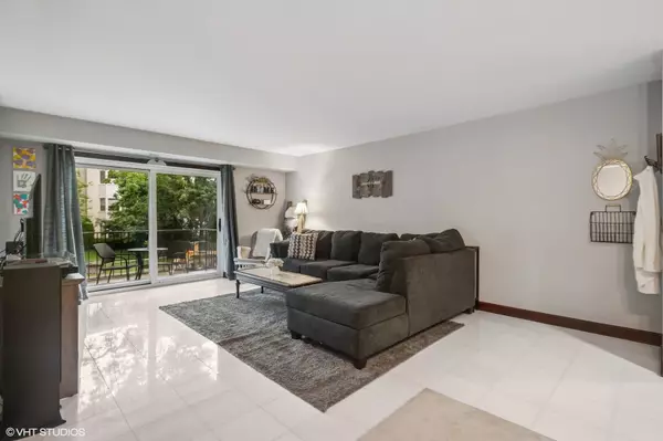 Wilmette, IL 60091,205 Ridge RD #204