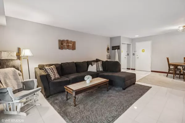 Wilmette, IL 60091,205 Ridge RD #204