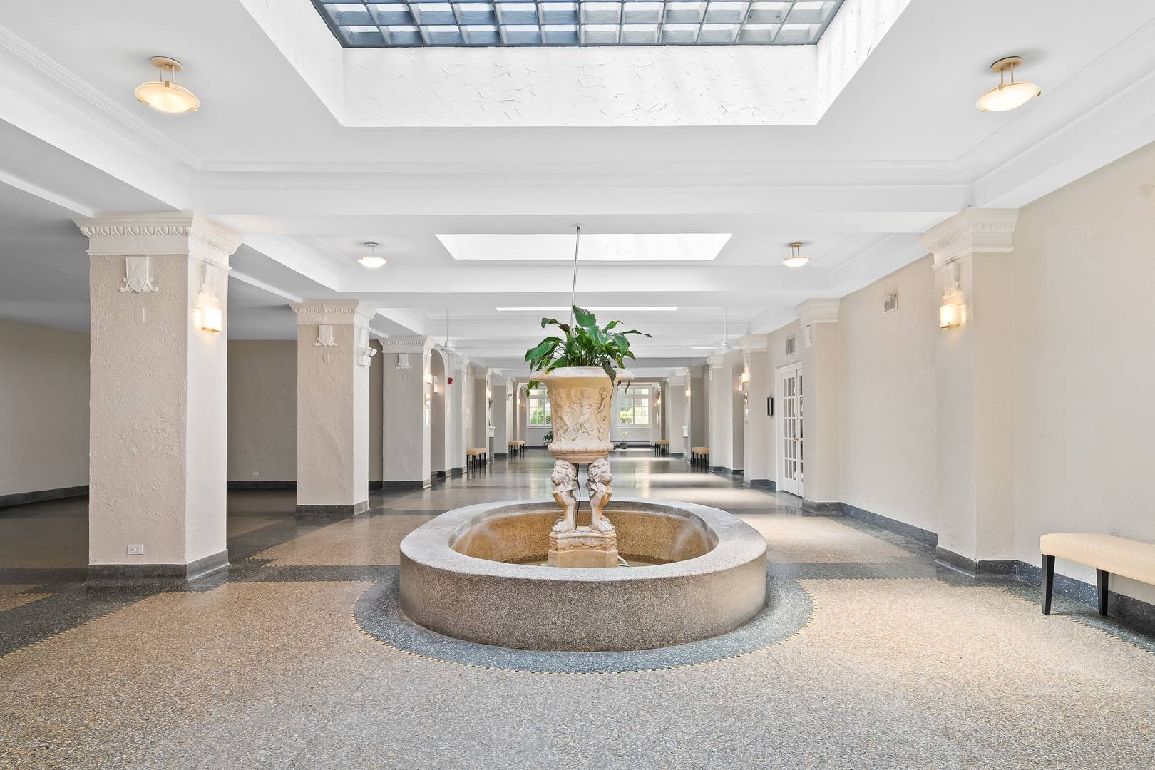 Chicago, IL 60613,4240 N Clarendon AVE #405S