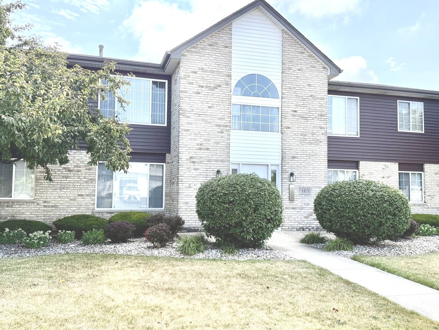 1411 BERTA DR #2N, Crest Hill, IL 60403