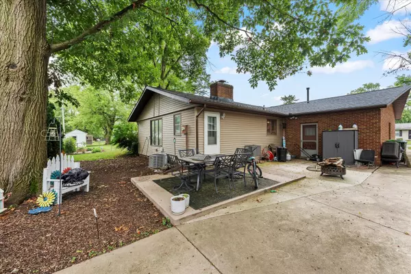 Mahomet, IL 61853,807 Center ST