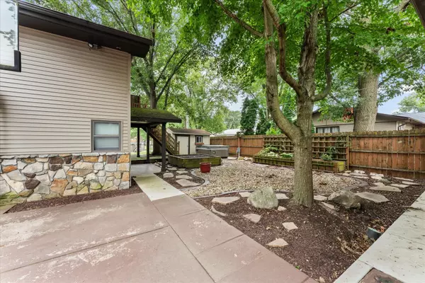 Mahomet, IL 61853,807 Center ST