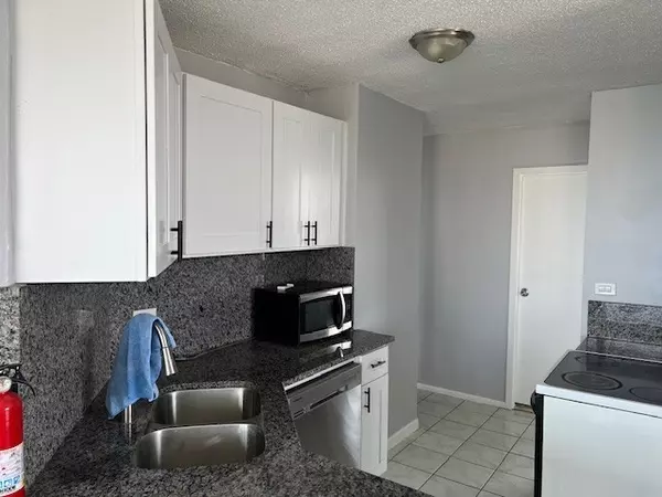 Chicago, IL 60640,5100 N Marine DR #24M