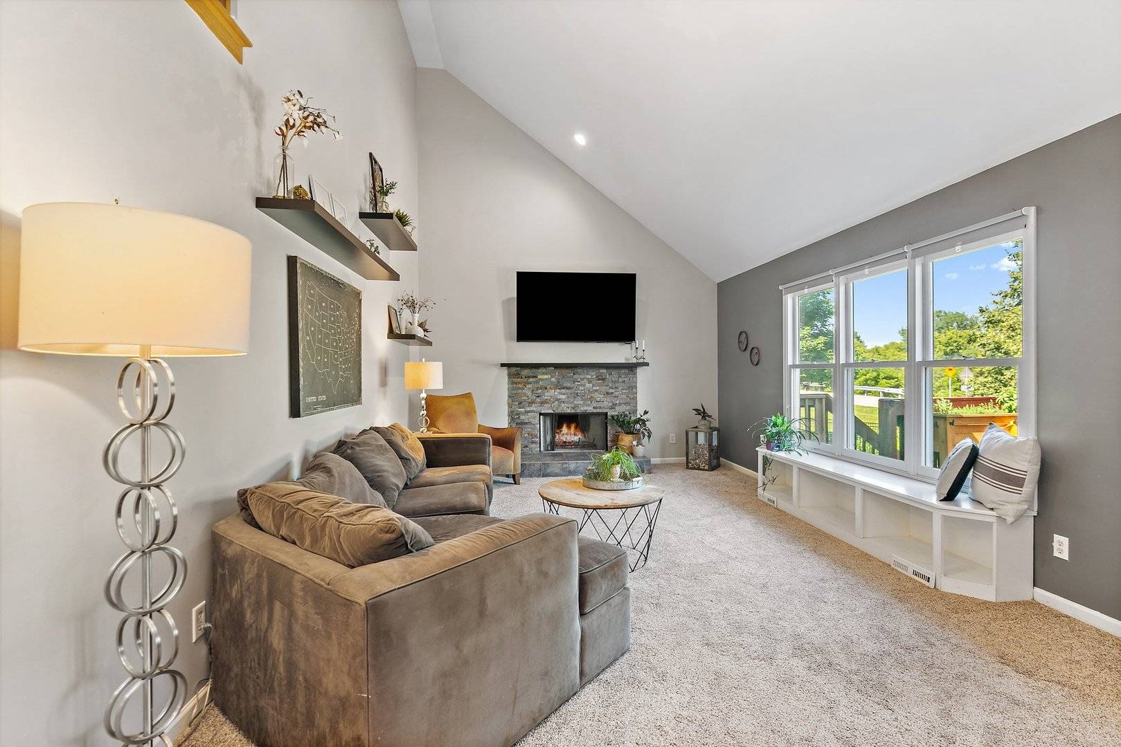 Dekalb, IL 60115,105 Devonshire DR