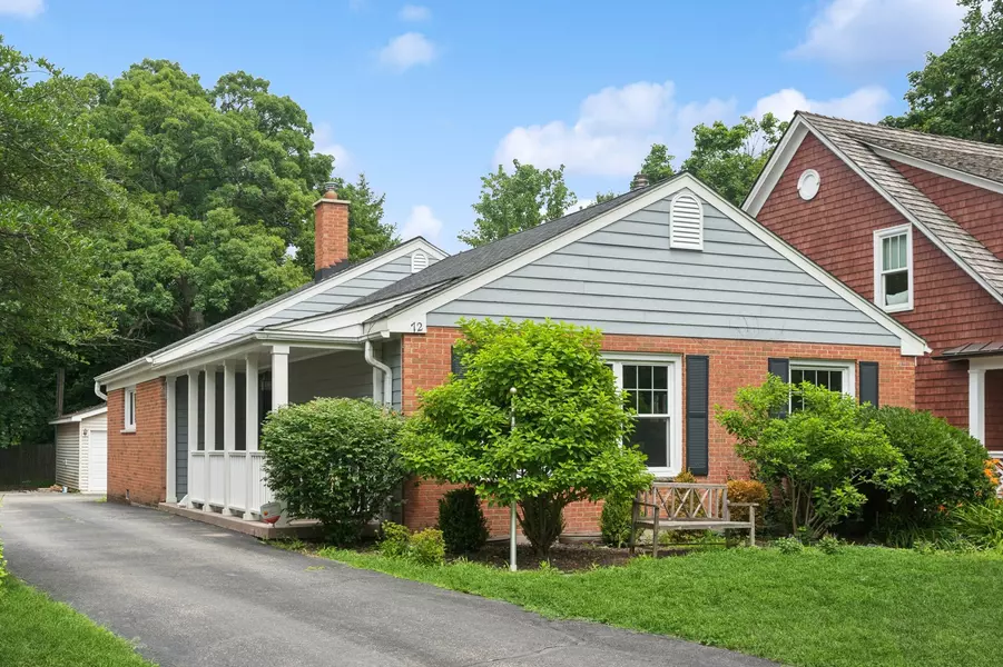 72 Atteridge RD, Lake Forest, IL 60045