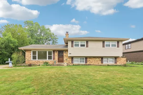 409 Wingate DR, Schaumburg, IL 60193