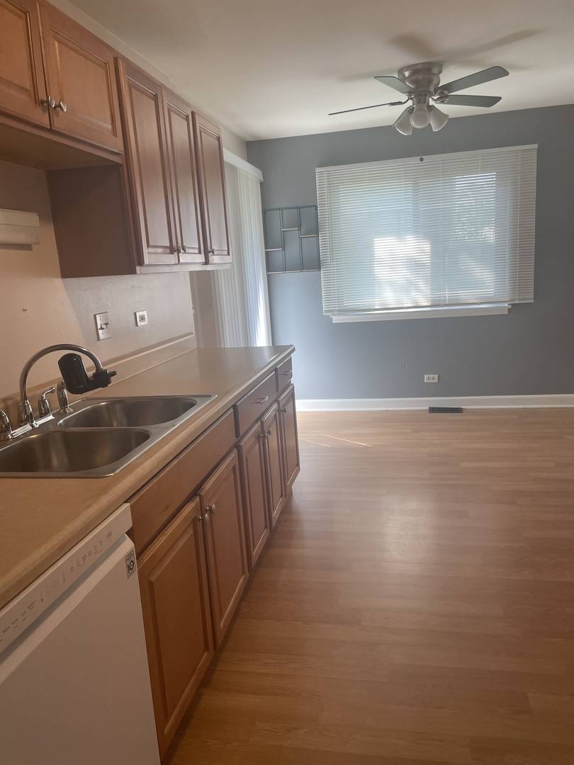 Schaumburg, IL 60193,1548 Seven Pines RD #1A