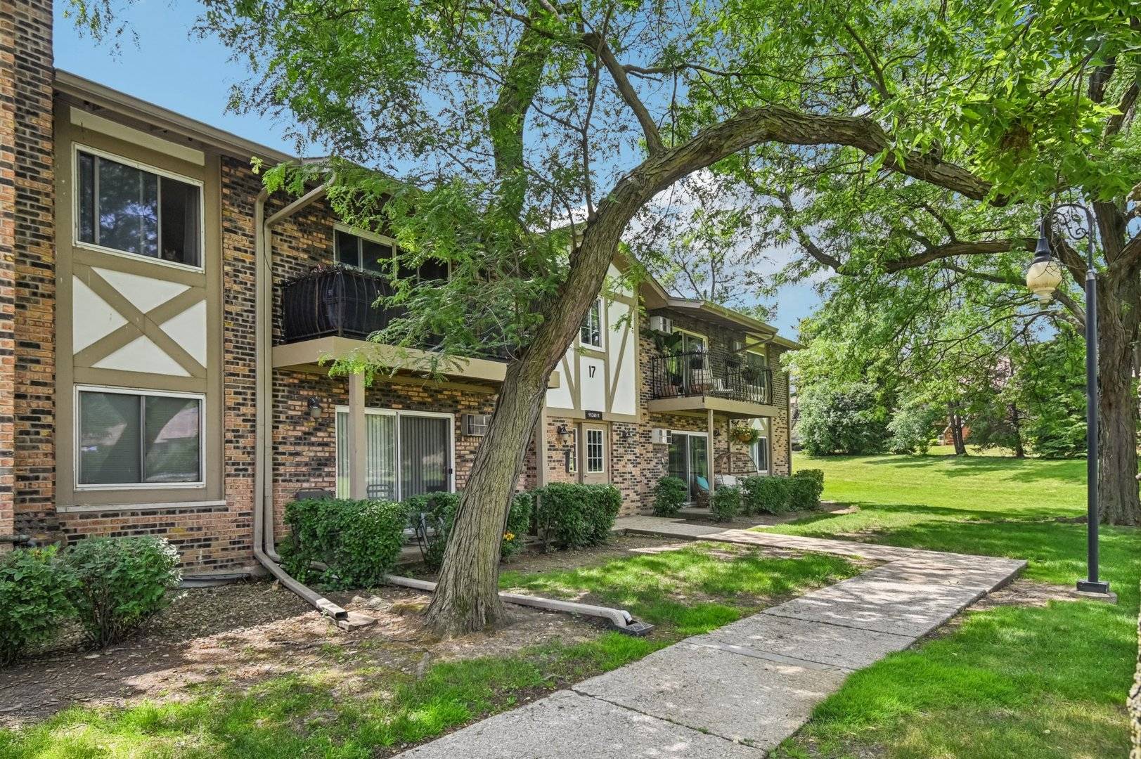 Willowbrook, IL 60527,9S240 Lake DR #17-207B