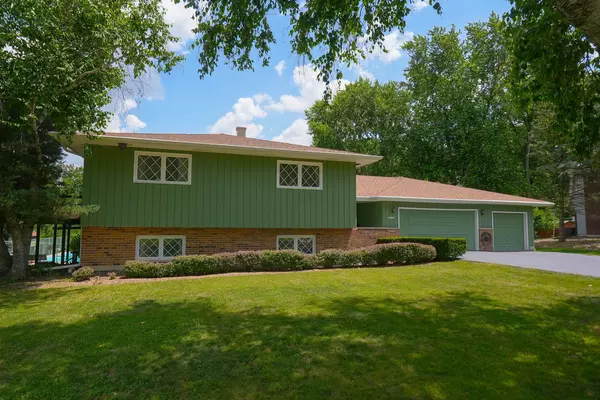 10S125 Springbrook DR, Naperville, IL 60565