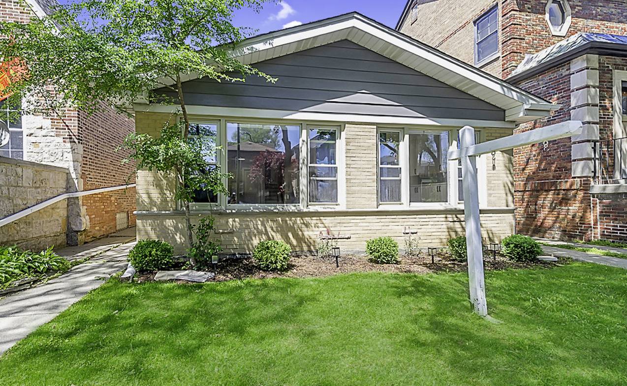 5848 N Drake AVE, Chicago, IL 60659