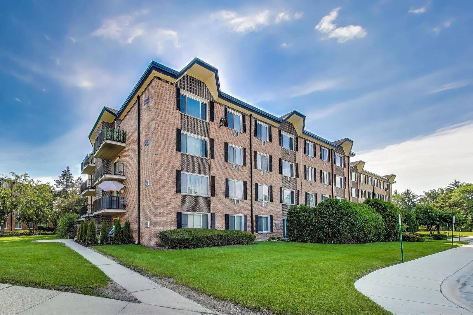 Arlington Heights, IL 60005,1227 S Old Wilke RD #304