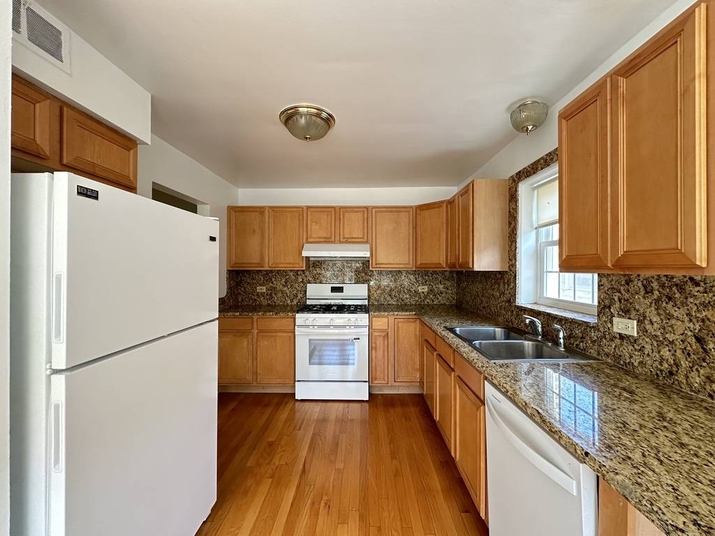 Chicago, IL 60625,5534 N Campbell AVE #2