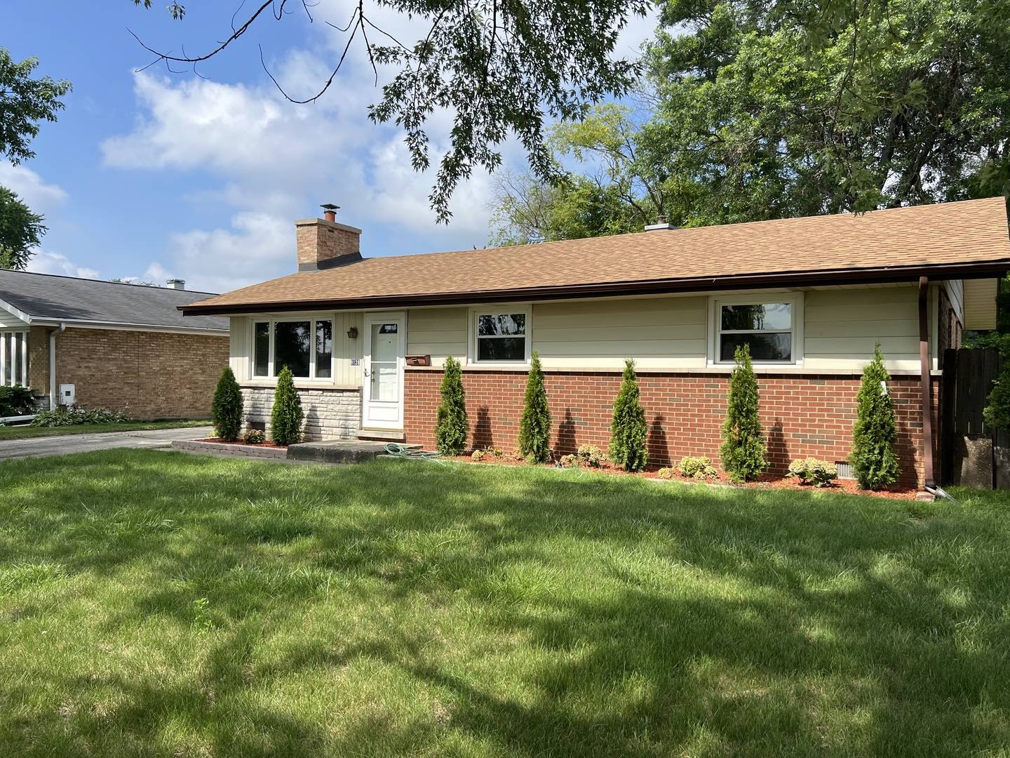 9128 Homestead LN, Bridgeview, IL 60455