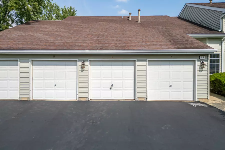 15 Gant CIR #E, Streamwood, IL 60107