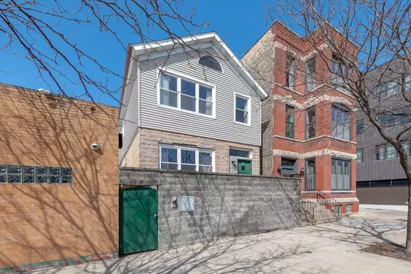 530 N Ashland AVE, Chicago, IL 60622