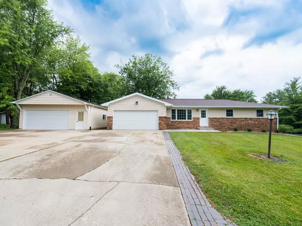 14746 Mercury LN, Bloomington, IL 61705