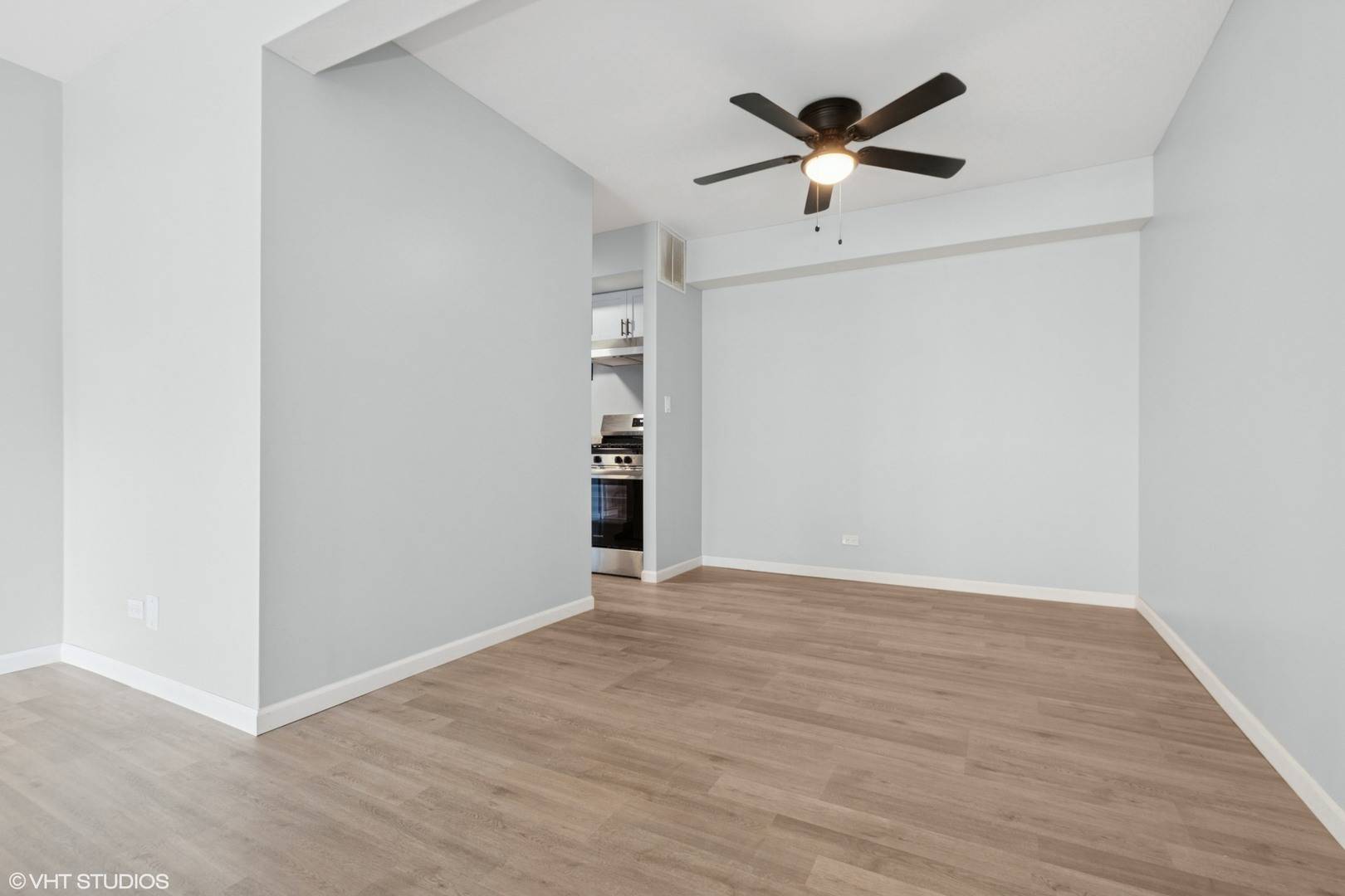 Woodridge, IL 60517,7816 WOODWARD AVE #40-4G