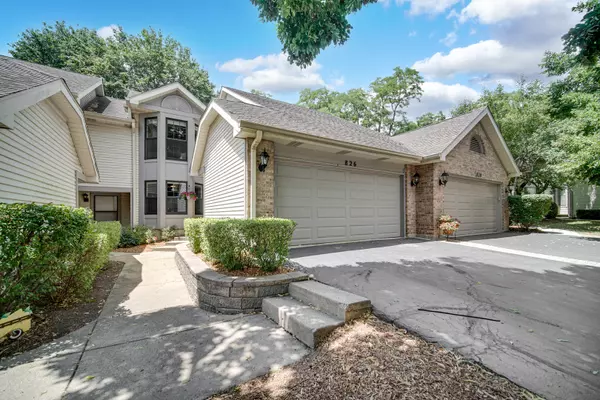 Palatine, IL 60067,826 N Auburn Woods DR
