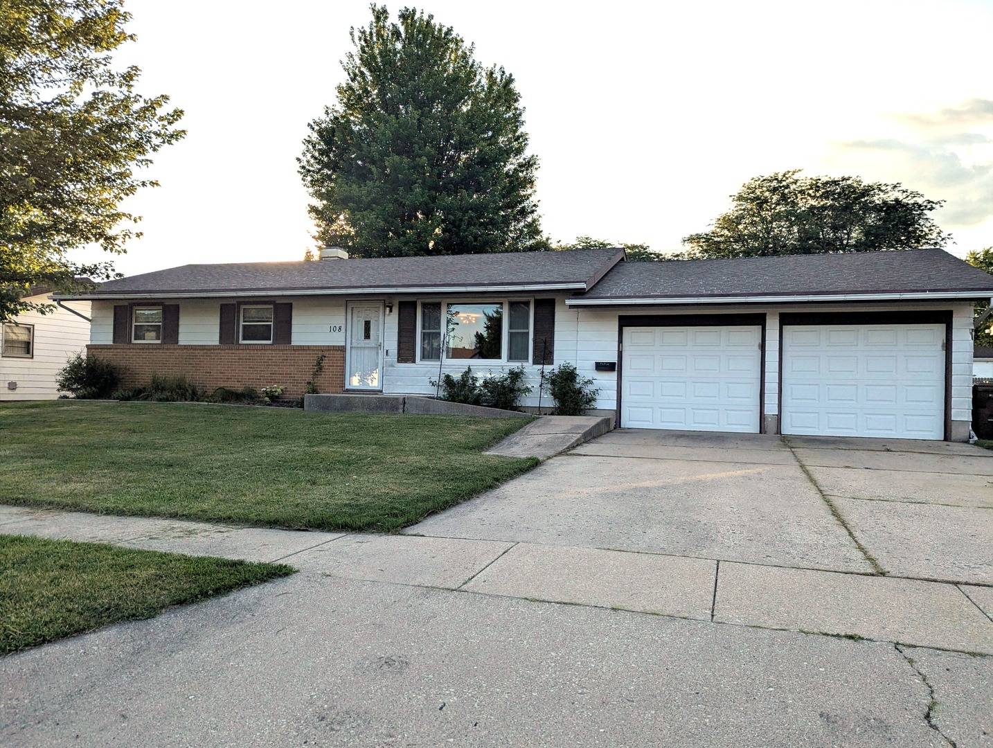 Rochelle, IL 61068,108 Janet AVE