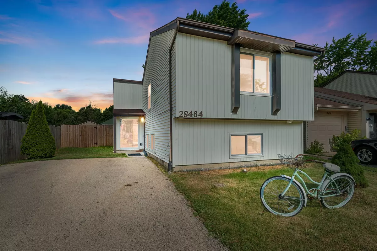Warrenville, IL 60555,2S464 Cottonwood CT