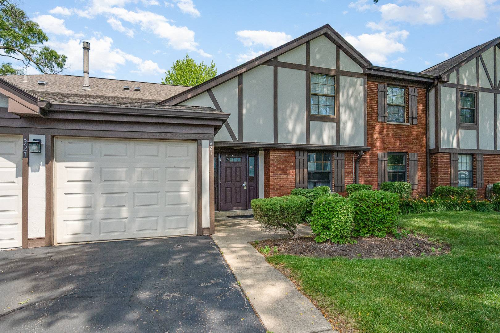321 Woodbury CT #D2, Schaumburg, IL 60193