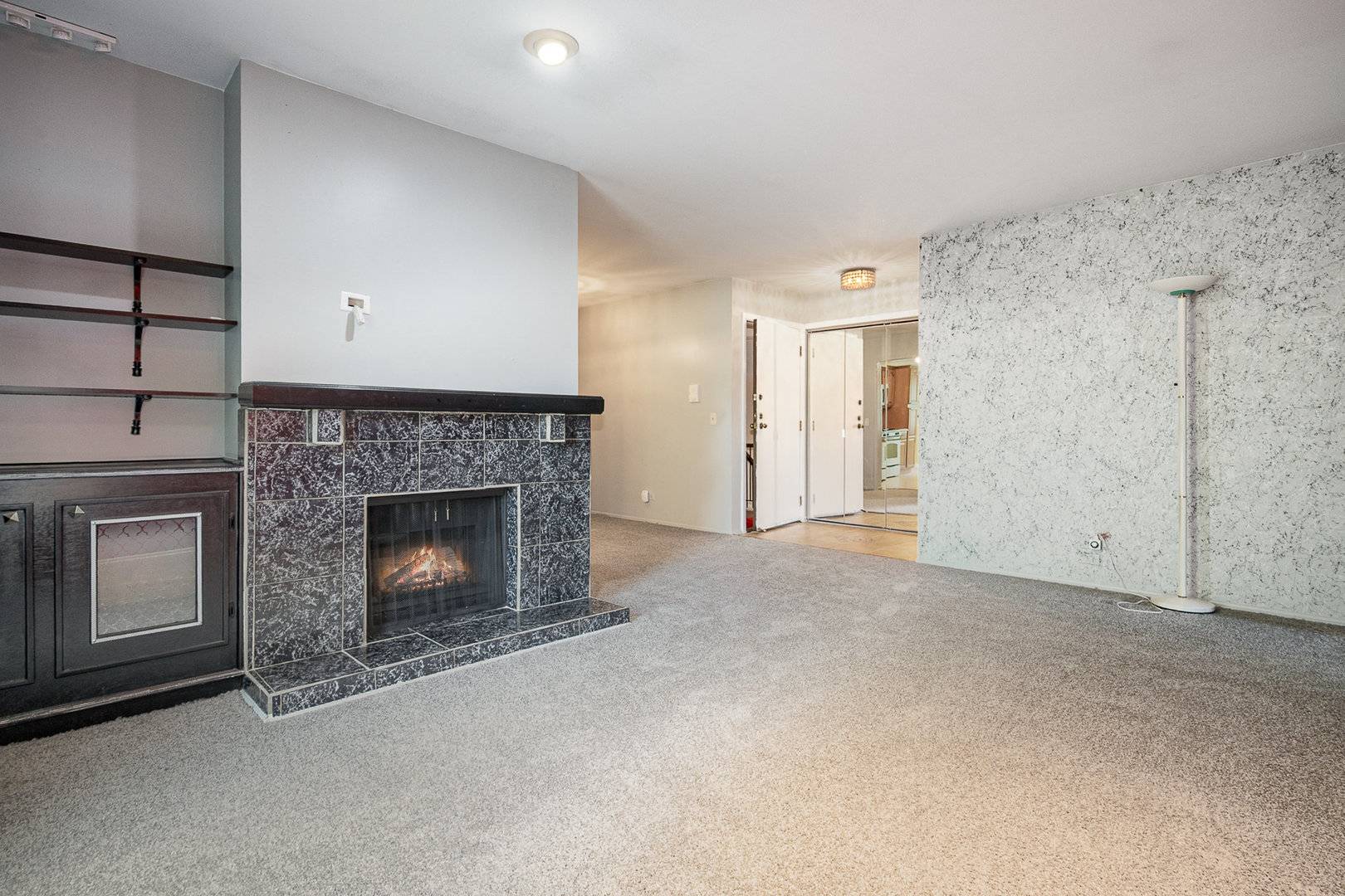 Schaumburg, IL 60193,321 Woodbury CT #D2