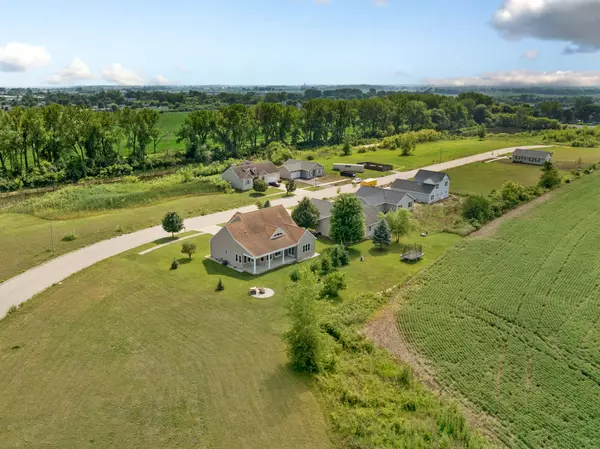 Harvard, IL 60033,811 Forest Downs ST