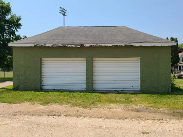 Dixon, IL 61021,1902 W 1st ST