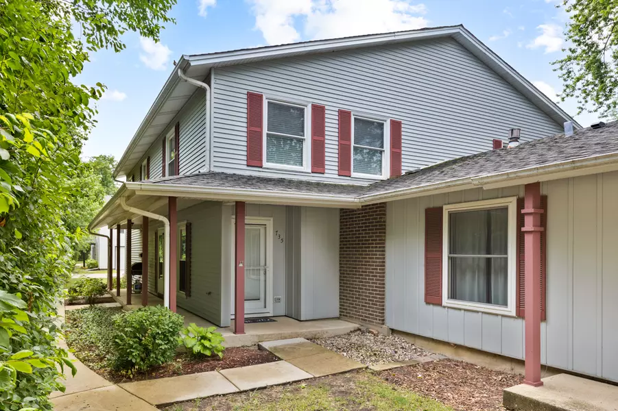 735 Wellington AVE, Elk Grove Village, IL 60007