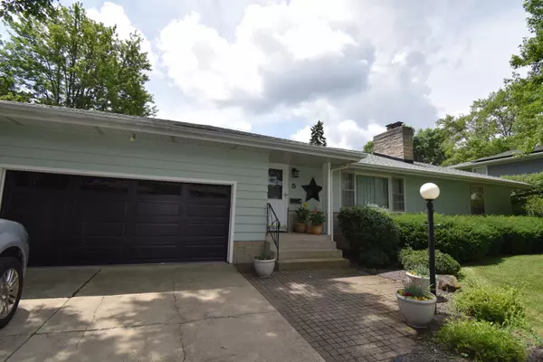 5 Knollcrest CT, Normal, IL 61761