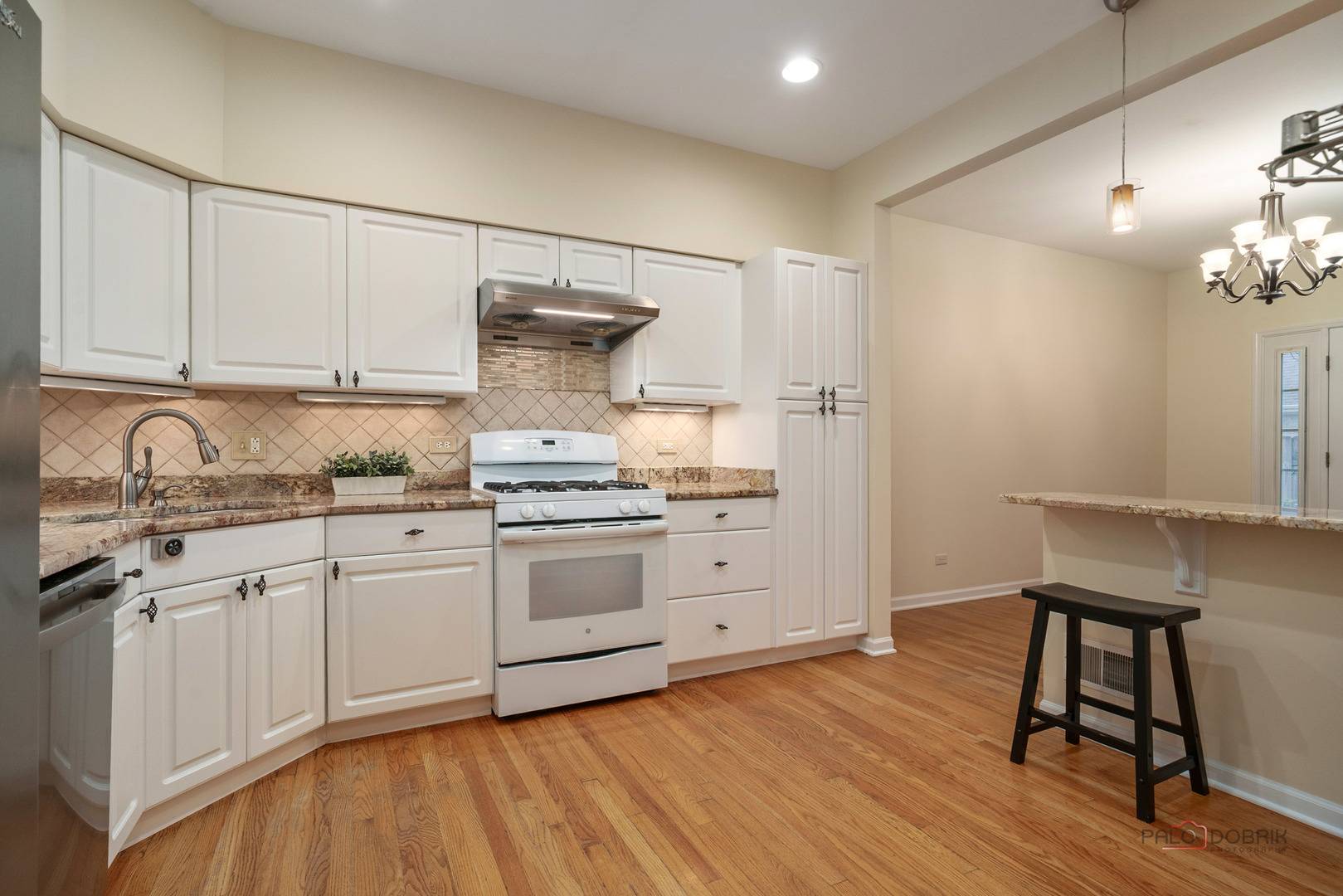 Glenview, IL 60025,1804 Monroe CT