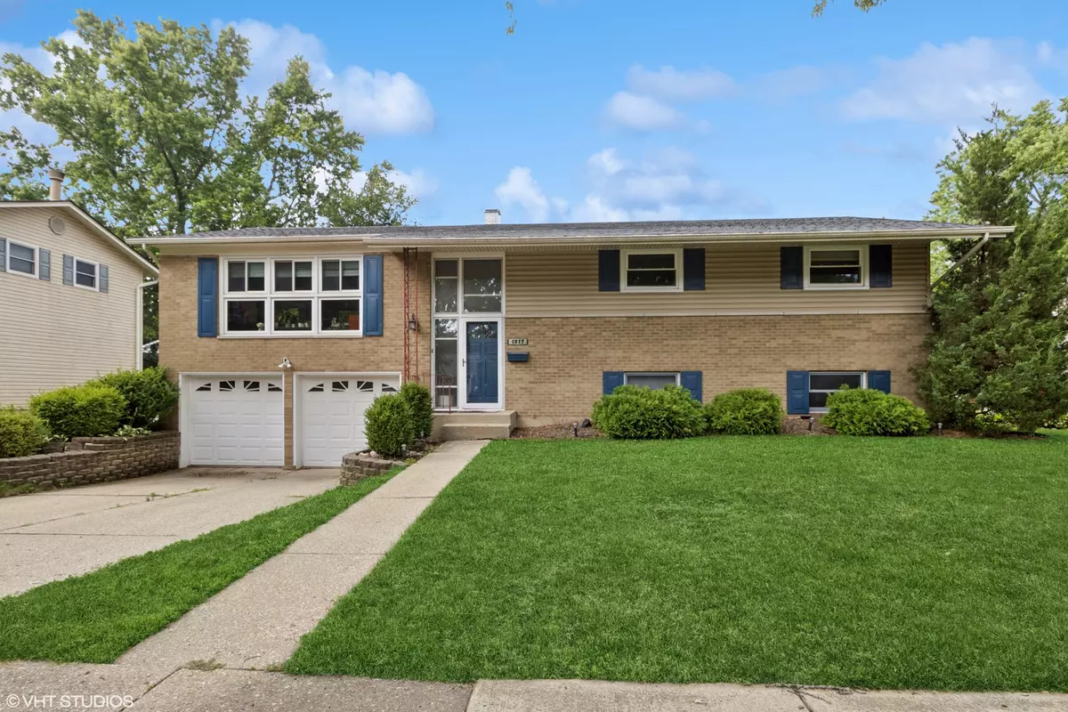 Palatine, IL 60074,1217 E Pratt DR