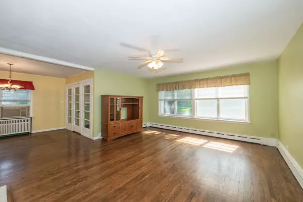 Barrington, IL 60010,125 N Hager AVE