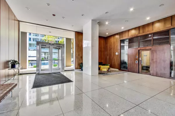 Chicago, IL 60613,3600 N LAKE SHORE DR #2204