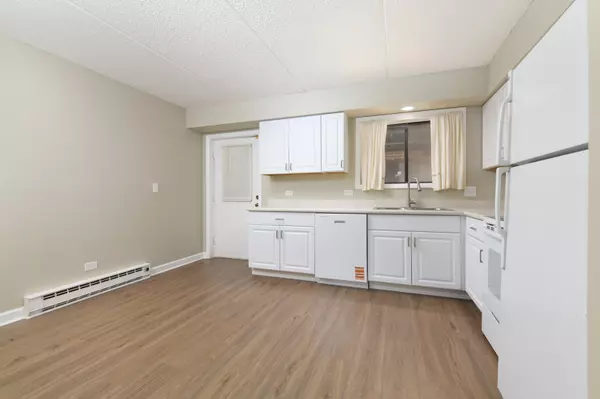 Addison, IL 60101,953 N Rohlwing RD #GB