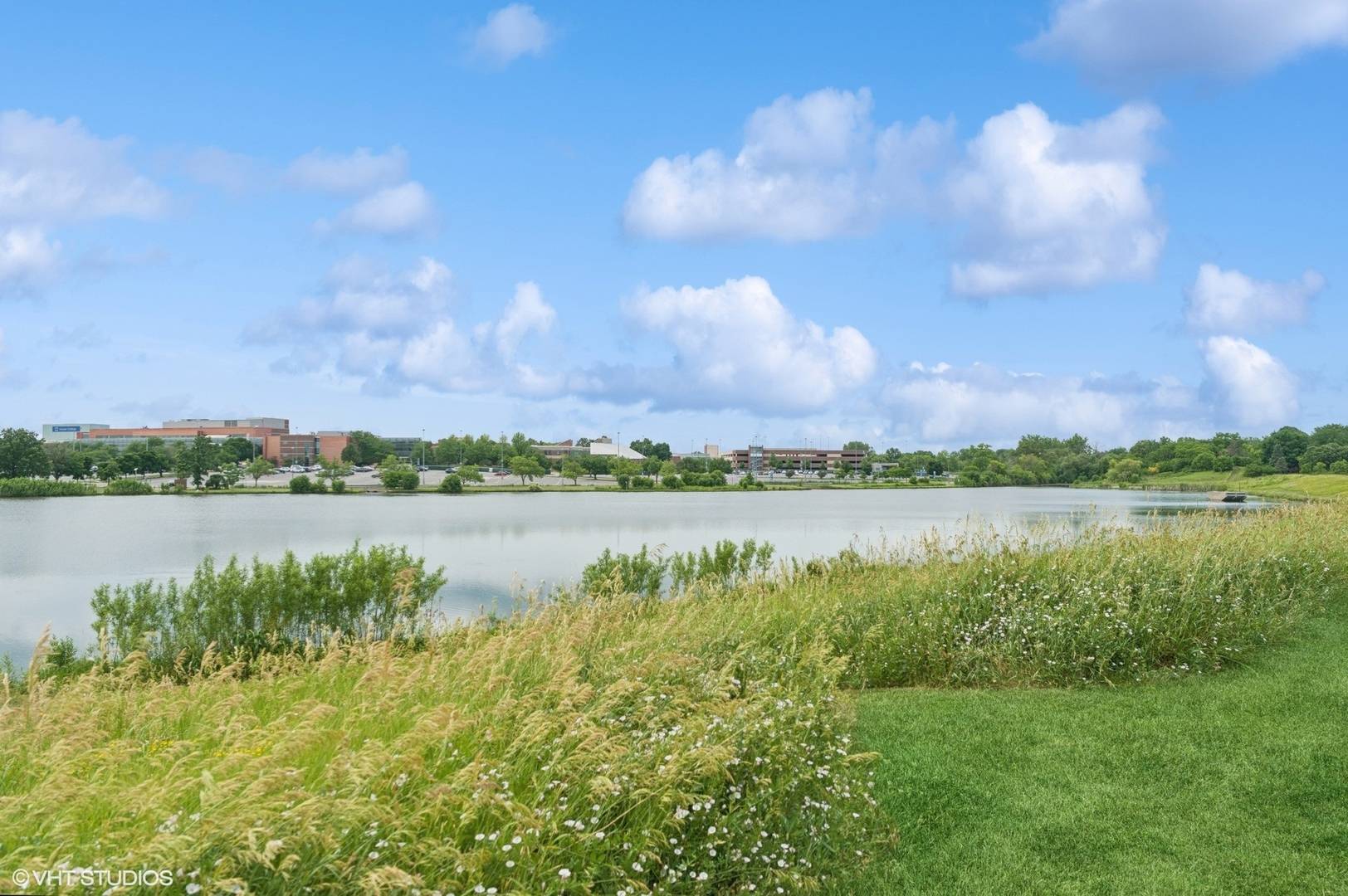 Schaumburg, IL 60173,522 E Algonquin RD #309A