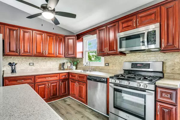 Lindenhurst, IL 60046,513 White Birch RD