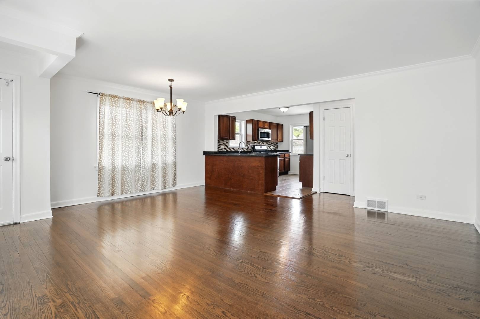 Skokie, IL 60077,5222 Wright TER